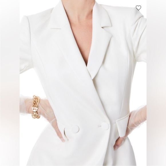 Alice + Olivia Kyrie Tuxedo Skort
Romper - Picture 4 of 16